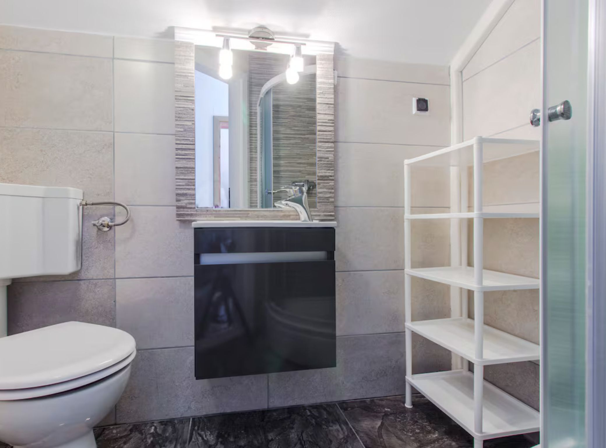 Apartment (Three Bedroom Apartment with Terrace) | Bathroom | Shower, towels