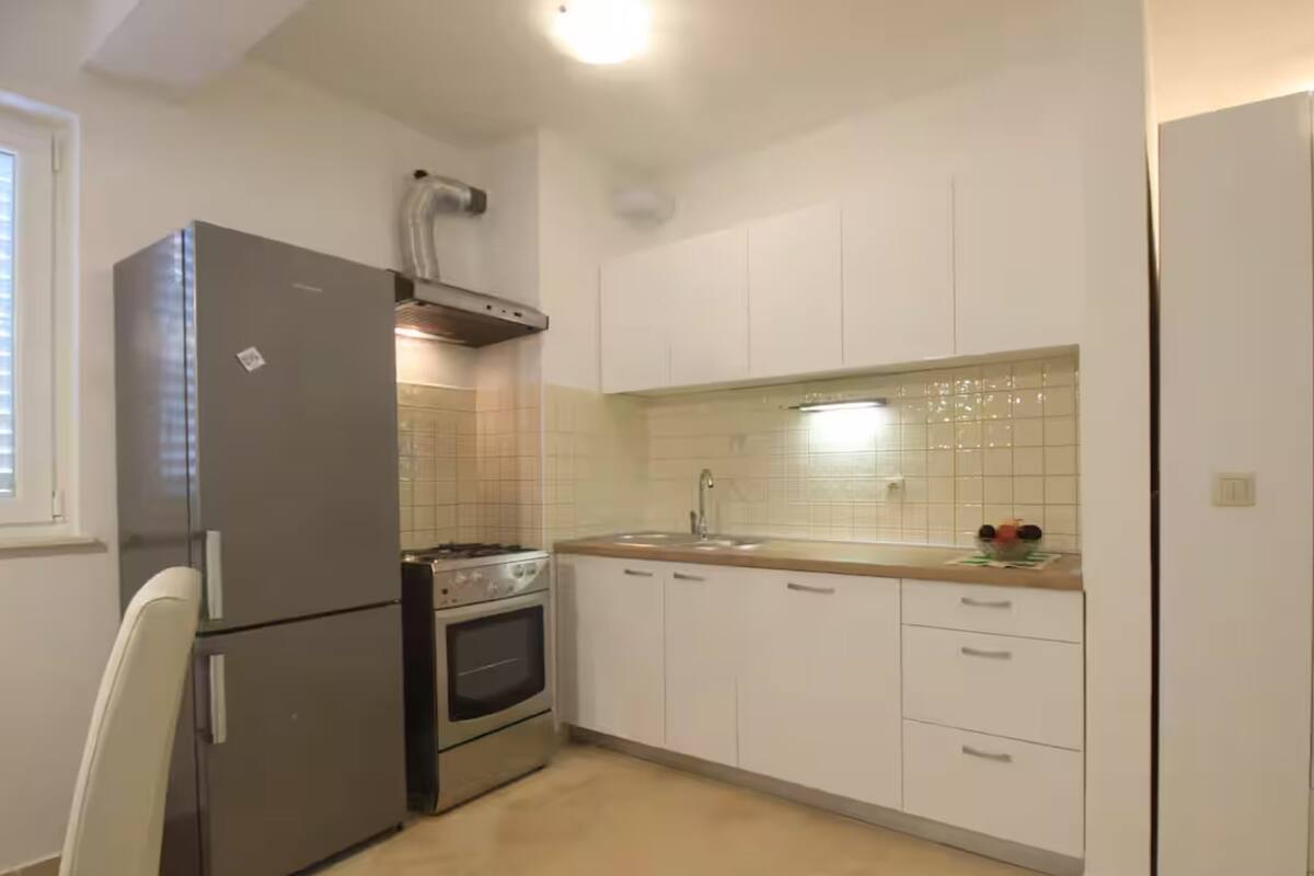 Apartment (One Bedroom Apartment with Terrace) | Private kitchen | Fridge