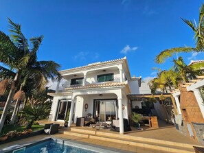 Exterior - Great vacation home in Madeira, sea view, in Ponta-do-Sol, heated pool, (Ponta do Sol)