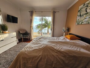 2 bedrooms, iron/ironing board, WiFi, bed sheets - Great vacation home in Madeira, sea view, in Ponta-do-Sol, heated pool, (Ponta do Sol)