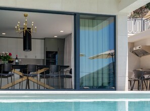 빌라 (Five bedroom Villa with pool) | 야외 수영장 | 야외 수영장, 수영장 파라솔, 일광욕 의자