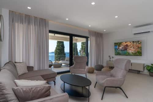 Villa (Five bedroom Villa with pool) | Living room | 32-inch flat-screen TV with digital channels