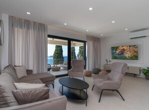 Villa (Five bedroom Villa with pool) | Living room