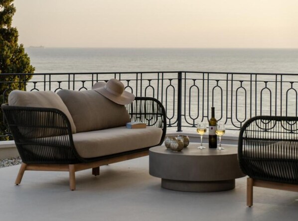 Villa (Five bedroom Villa with pool) | Balcony