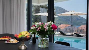 Villa (Five bedroom Villa with pool) | Balcony