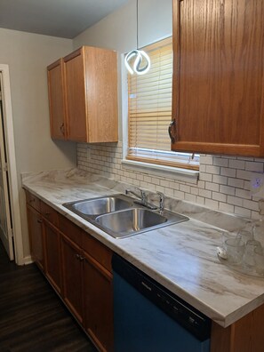 Private kitchen - 3-bedroom house in perfect Nashville with cool AC and charm (Nashville)