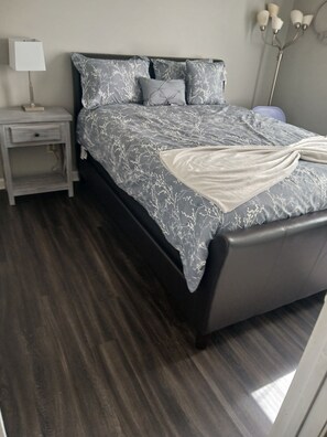 3 bedrooms, iron/ironing board, Internet, bed sheets - 3-bedroom house in perfect Nashville with cool AC and charm (Nashville)
