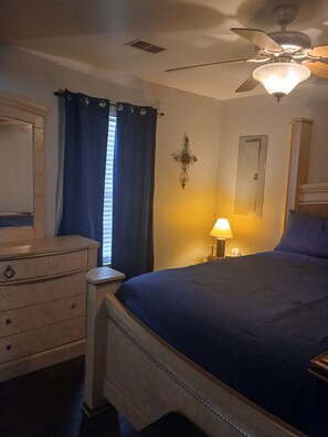 3 bedrooms, iron/ironing board, Internet, bed sheets - 3-bedroom house in perfect Nashville with cool AC and charm (Nashville)