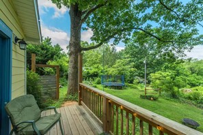 Property grounds - The Blue Door ~guest house (Asheville)