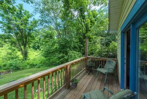 Property grounds - The Blue Door ~guest house (Asheville)