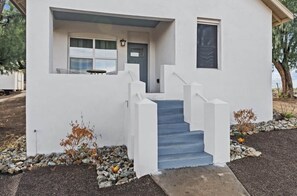 Exterior - Historic Charm, modern luxury,walk to downtown (Wickenburg)