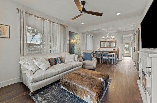 Historic Charm, modern luxury,walk to downtown