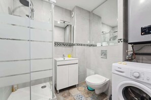 Shower - Cozy Studio avec Parking Charleville (Charleville-Mézières)
