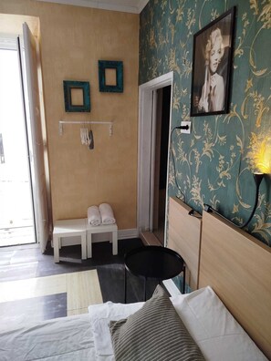 1 bedroom, free WiFi, bed sheets - Modern Room in the Heart of Faro - Ideal for Couples and Travelers (Faro)