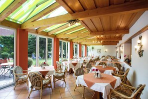 Free daily buffet breakfast - Gräfliches Hotel Alte Post (Bad Birnbach)