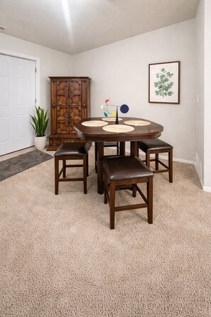 Dining - Cozy 2-bedroom apartment in amazing West Jordan with a great location. (West Jordan)