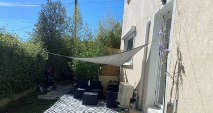 Townhouse with garden 10 minutes from beaches pets welcome
