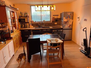 Unclassified image, 3 of 8, button