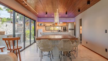 Basic Chalet | Dining