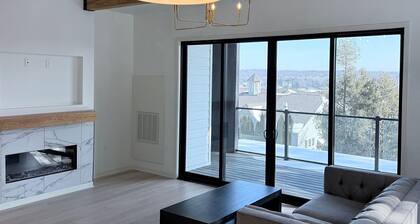 Bay Views, Covered Patio & Walkable Downtown Sister Bay