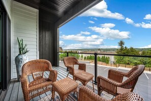 Terrace/patio - Bay Views, Covered Patio & Walkable Downtown Sister Bay (Sister Bay)