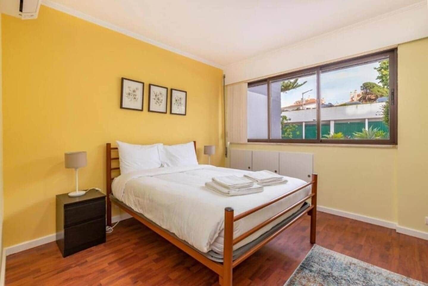 2 slaapkamers, een strijkplank/strijkijzer, wifi, beddengoed