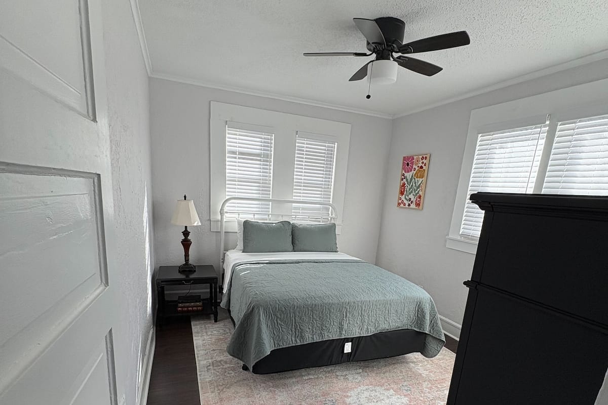 House | Iron/ironing board, free WiFi