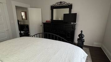 House | Iron/ironing board, free WiFi