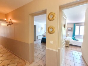 Unclassified image, 4 of 27, button - Large country house in the heart of the Aix vineyards swimming pool, sleeps 2 to 25 (PUY SAINTE REPARADE)