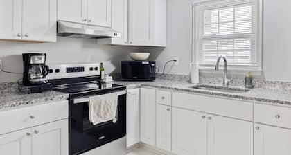 Newly Renovated, Two Blocks from Beach Apartment