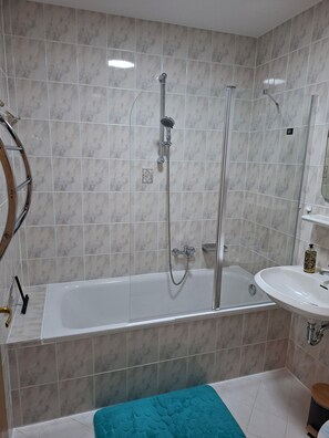 Hair dryer, towels, soap, toilet paper - Vacation apartment Zülpich-Nähe Seepark (Zülpich)