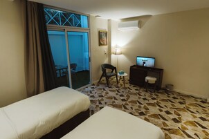 Desk, laptop workspace, free WiFi