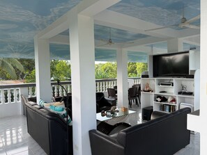 Living area - Lucena’s B&B near Maravilla white sand beach.Good for 8 guests (San Remigio)