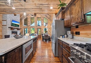 Fridge, microwave, oven, stovetop - NEW! Game Room, Arcade, Hot Tub, Fire Pit and Near Beavers Bend and Hochatown (Broken Bow)