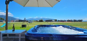 Unclassified image, 2 of 20, button - Tukare Haven (Te Anau)