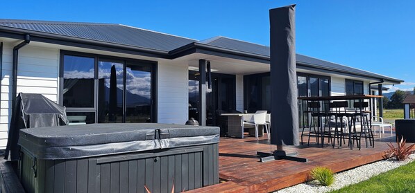Front of property - Tukare Haven (Te Anau)