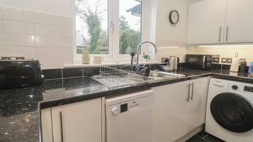 Dishwasher, cookware/dishes/utensils