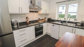 Dishwasher, cookware/dishes/utensils