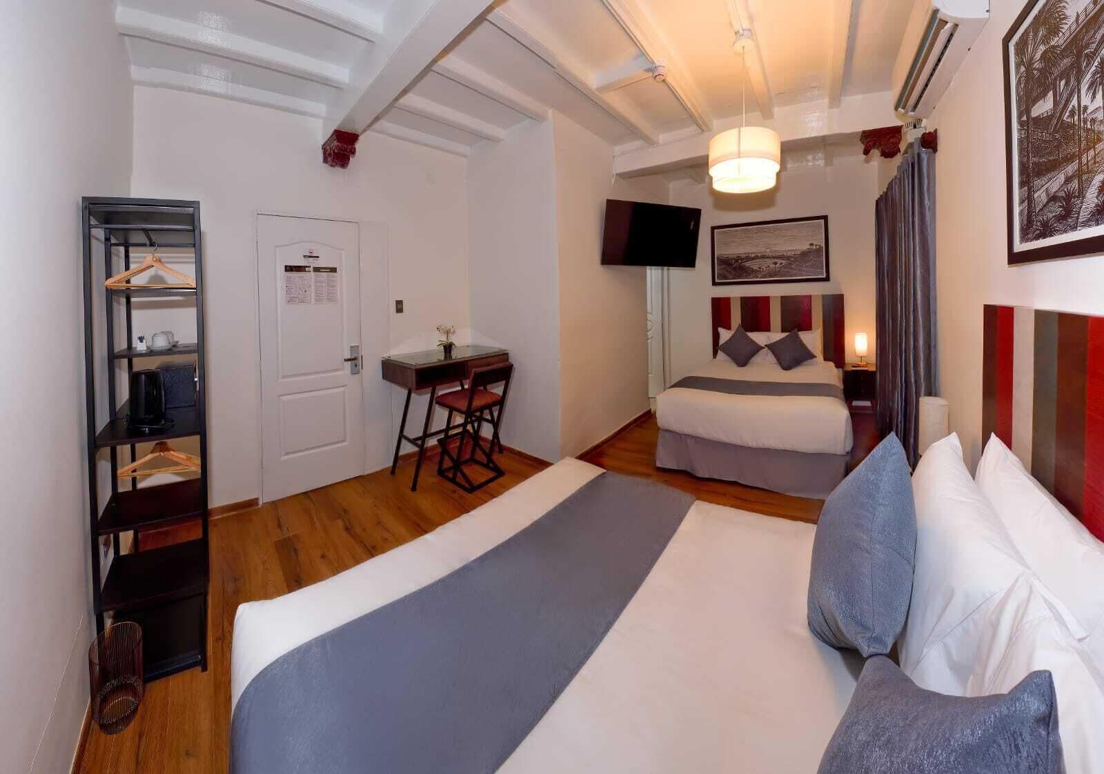 Habitación superior con 2 camas individuales | Caja fuerte y wifi gratis