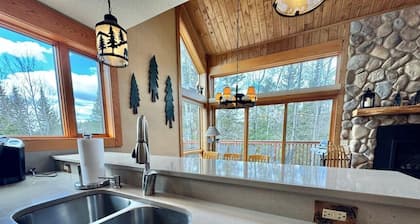 3BR Townhome | Ski-In/Ski-Out | Pool & Hot Tub