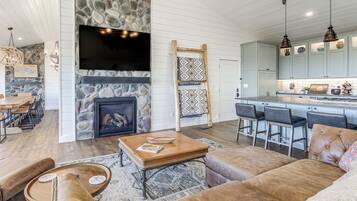TV, fireplace