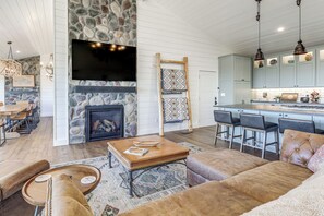 Televisie en een open haard