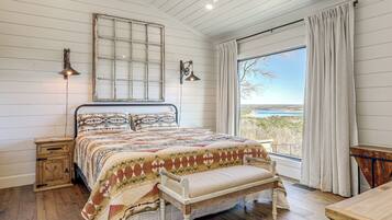 3 bedrooms, iron/ironing board, travel cot, Internet