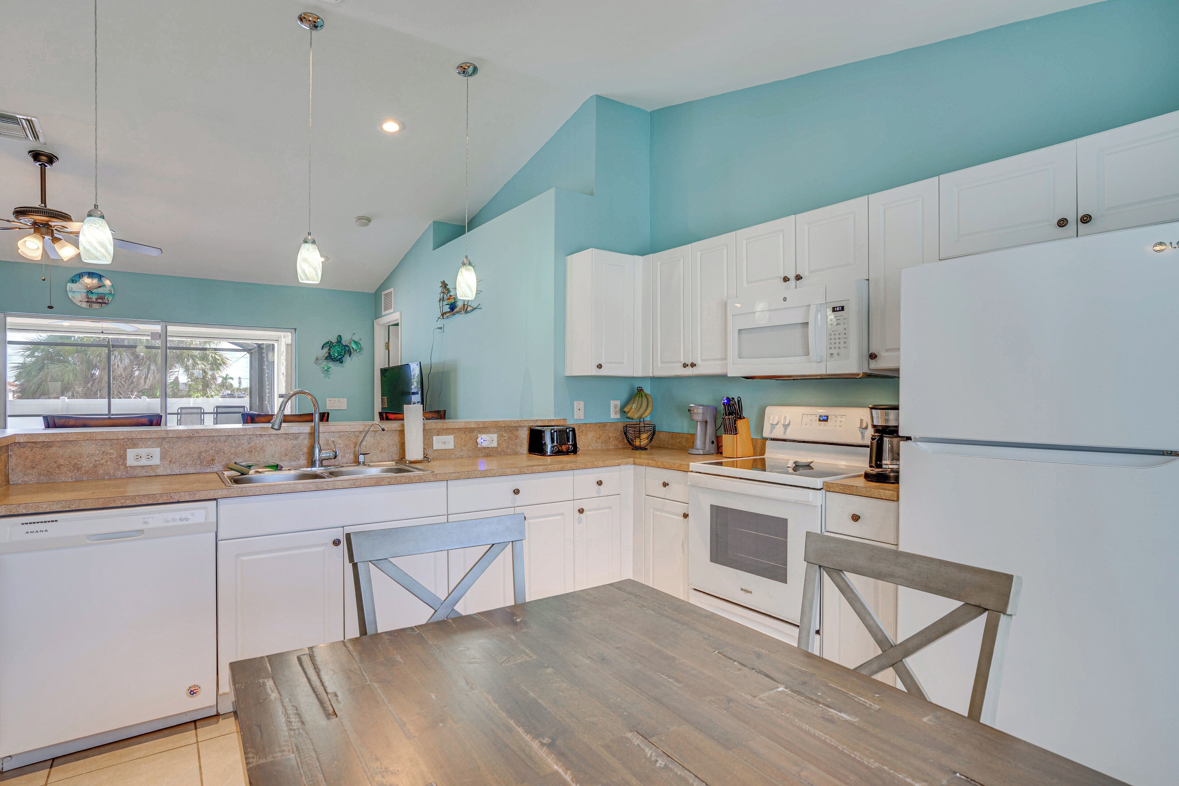 雪櫃、微波爐、爐具、洗碗機