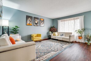 TV - Deck & Outdoor Dining! Spacious St Paul Getaway (St Paul)