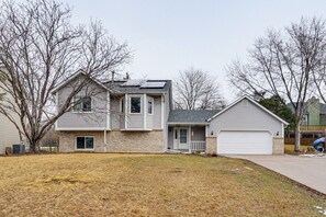 Exterior - Deck & Outdoor Dining! Spacious St Paul Getaway (St Paul)