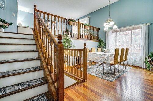 Deck & Outdoor Dining! Spacious St Paul Getaway