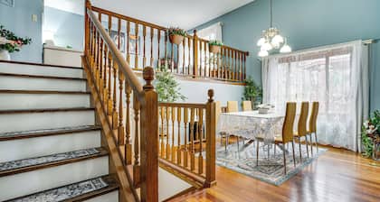 Deck & Outdoor Dining! Spacious St Paul Getaway