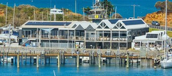 Azura on Gordon - 2-bedroom townhouse near Mornington’s town