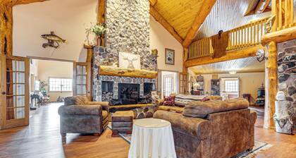 Secluded, Waterfront Home w/ Patio in Craigville!